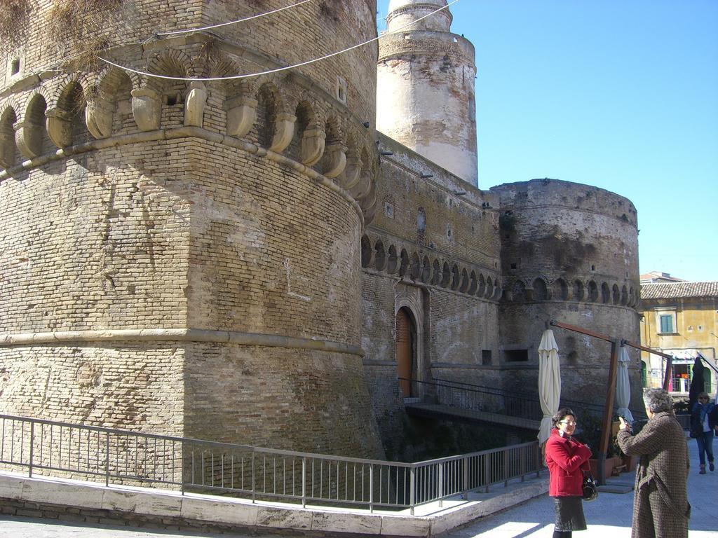 Medieval Apartment Васто Екстериор снимка